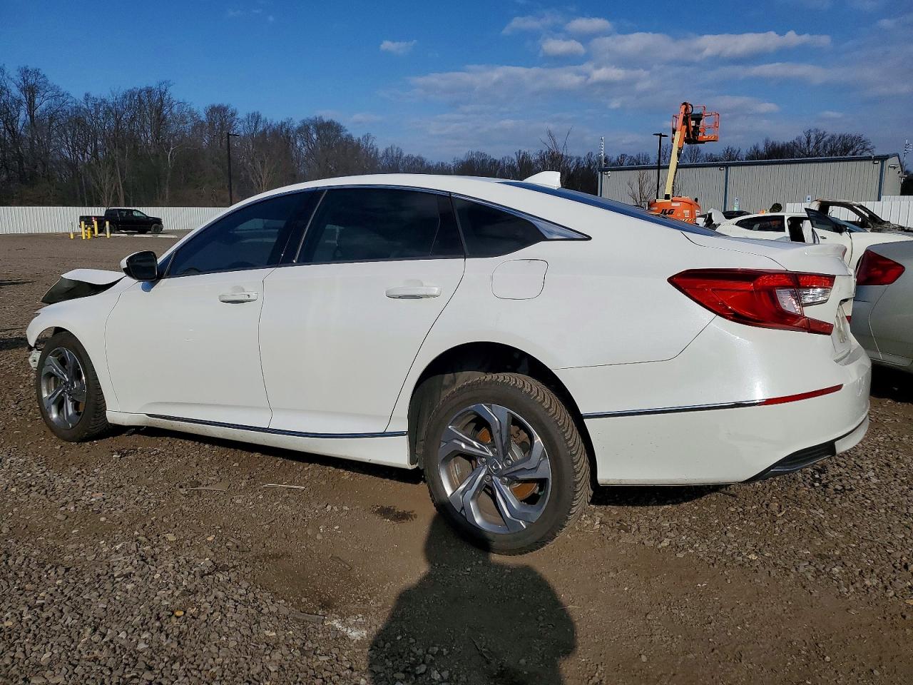 2018 HONDA ACCORD EX photo 2