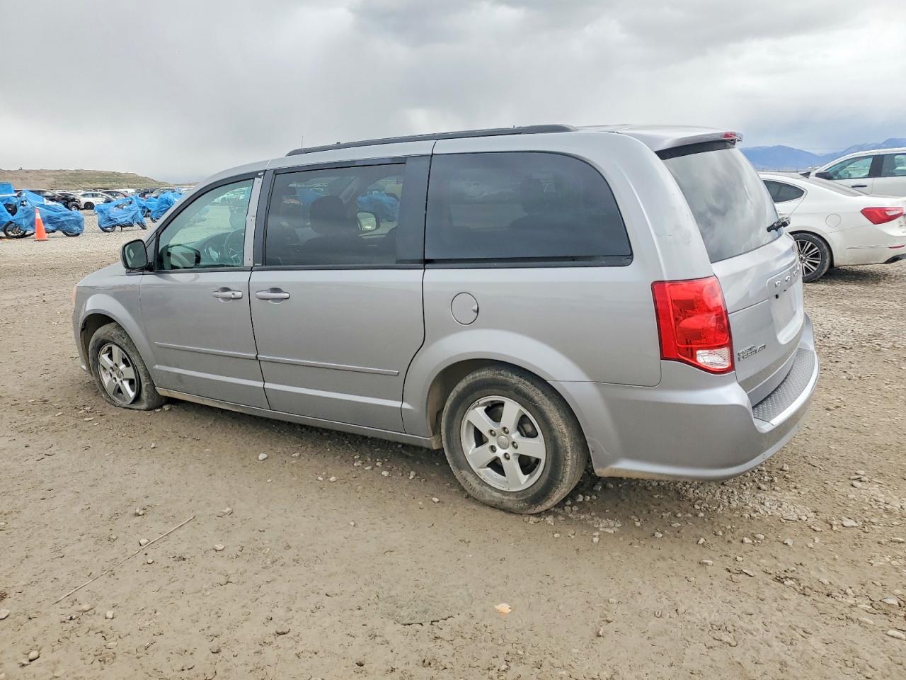 2013 DODGE GRAND CARAVAN SXT photo 2