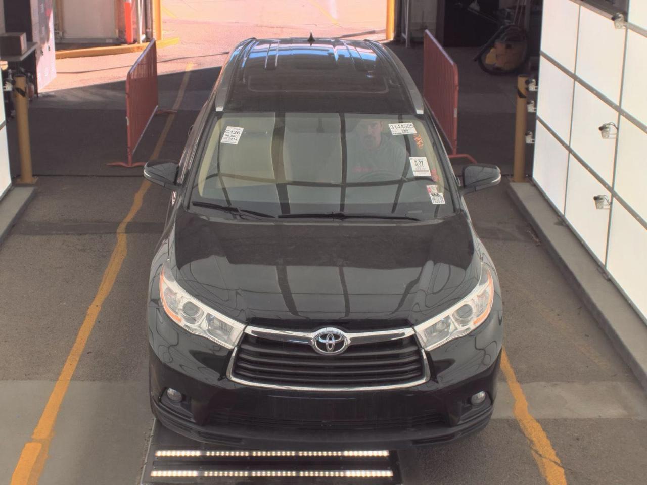 2014 TOYOTA HIGHLANDER XLE photo 11