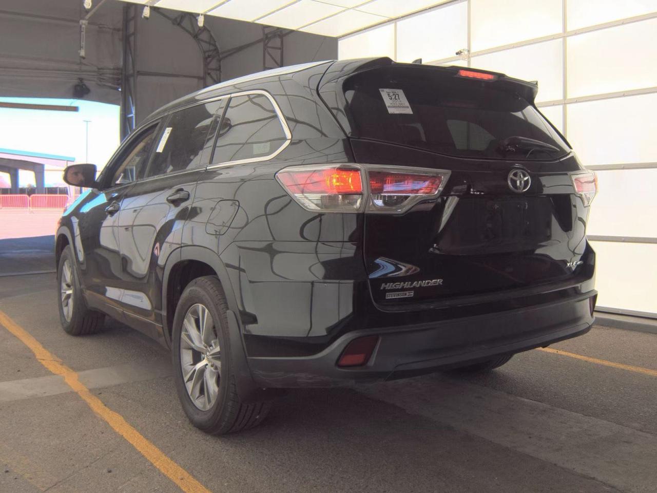 2014 TOYOTA HIGHLANDER XLE photo 3