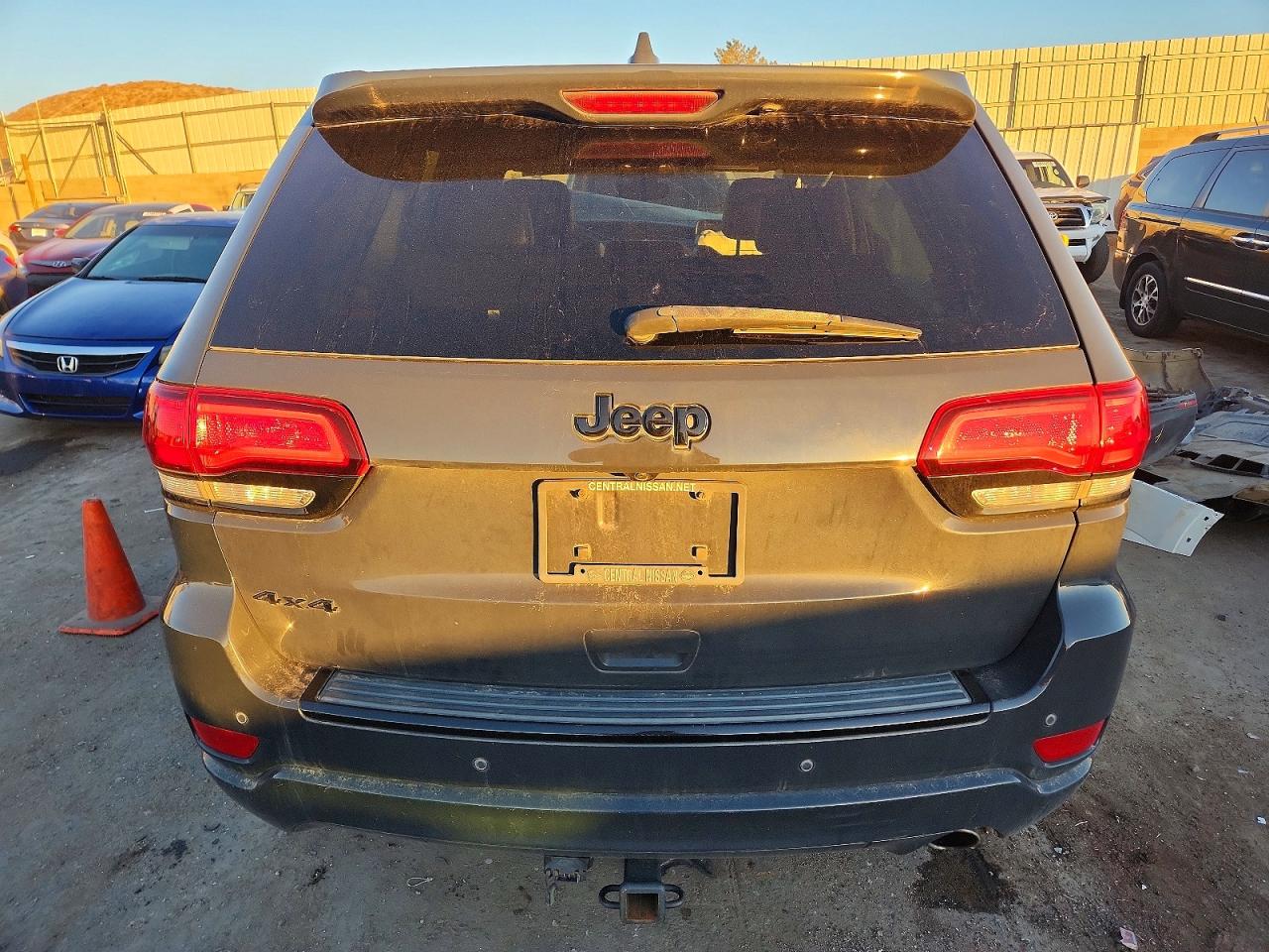 2018 JEEP GRAND CHEROKEE LAREDO photo 6