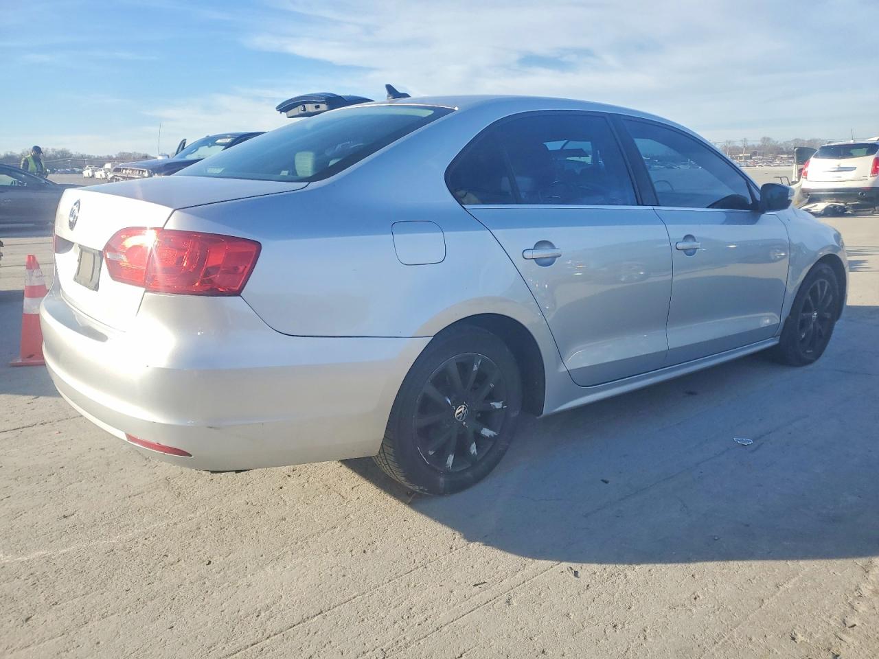 2013 VOLKSWAGEN JETTA SE photo 3