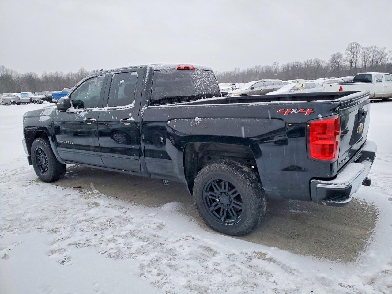 2018 CHEVROLET SILVERADO K1500 LT photo 2