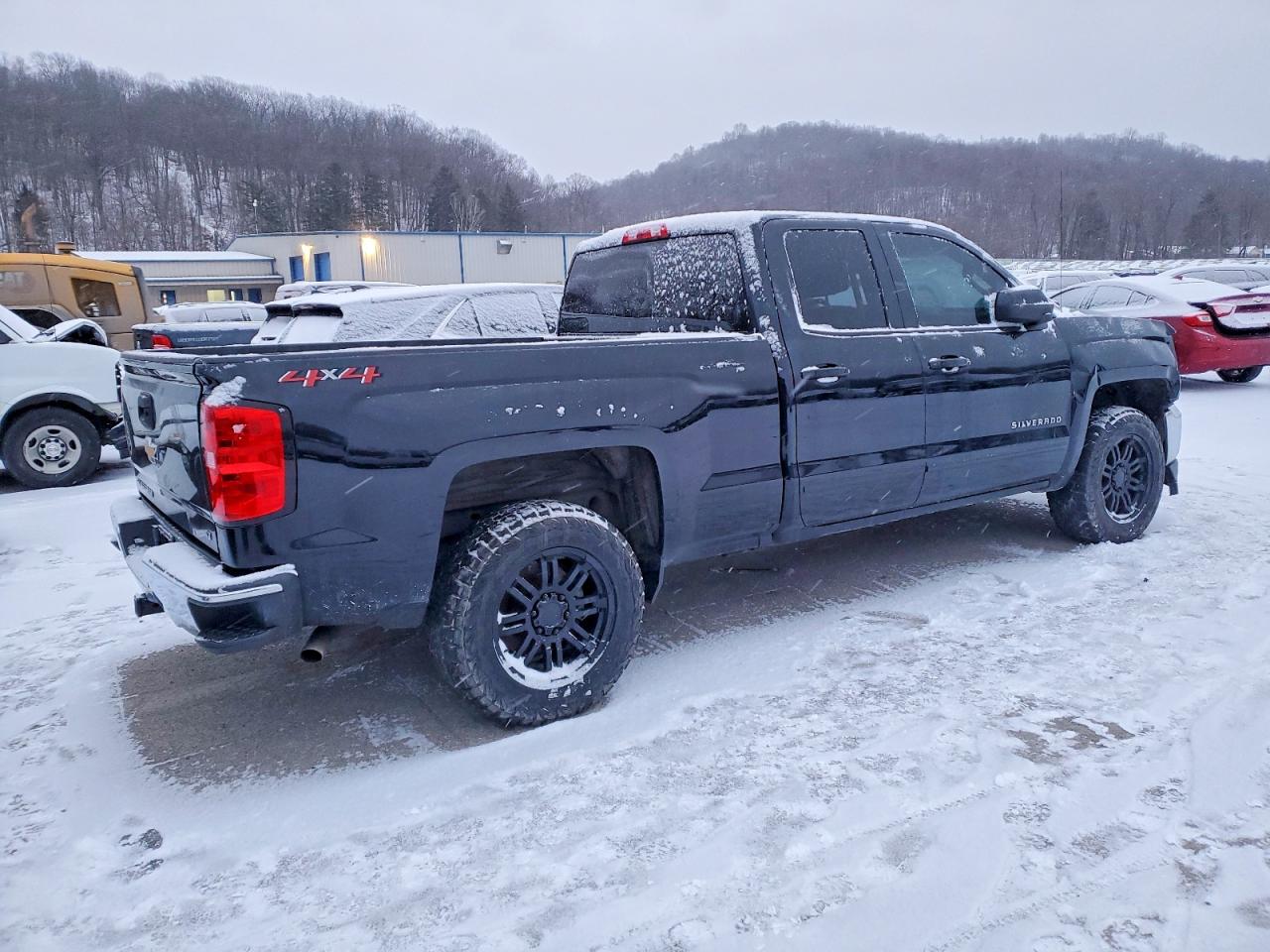 2018 CHEVROLET SILVERADO K1500 LT photo 3