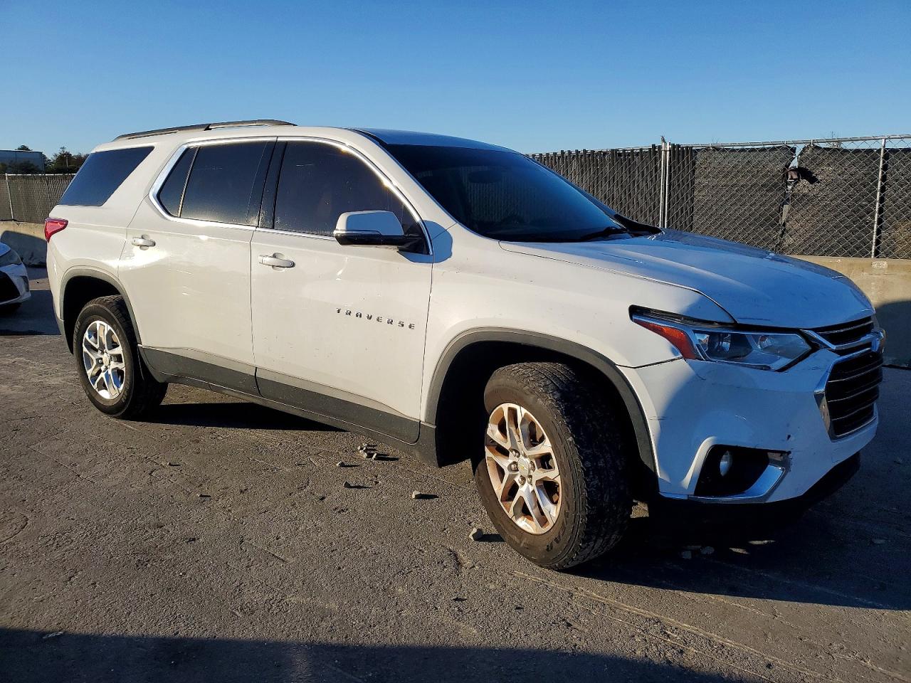 2020 CHEVROLET TRAVERSE LT photo 4