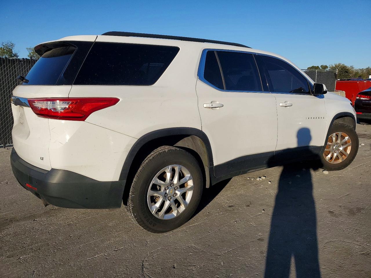 2020 CHEVROLET TRAVERSE LT photo 3