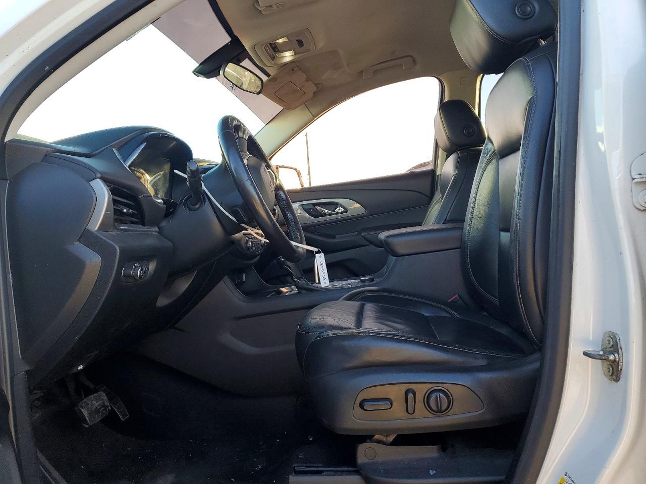 2020 CHEVROLET TRAVERSE LT photo 7