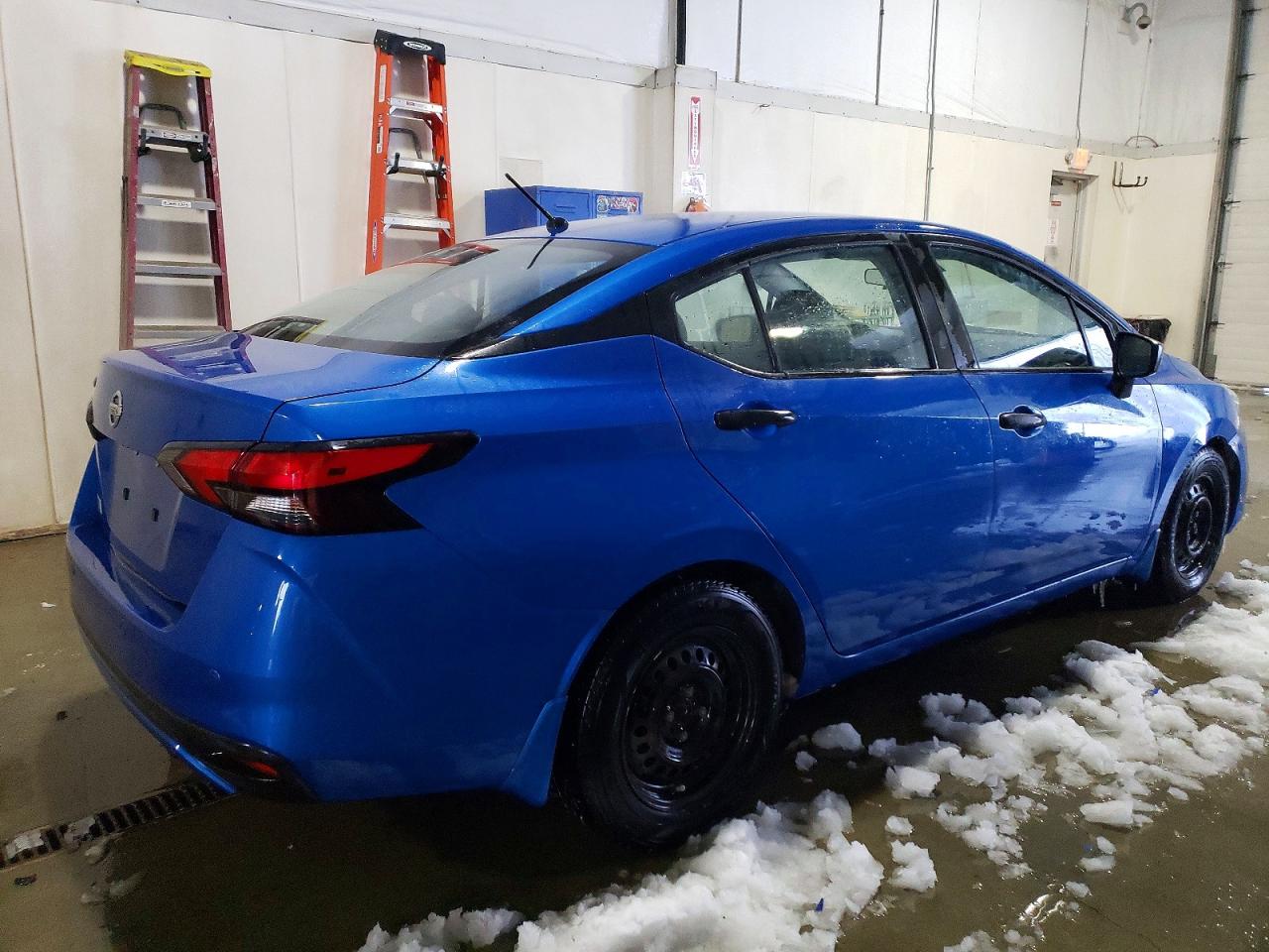 2020 NISSAN VERSA S photo 3