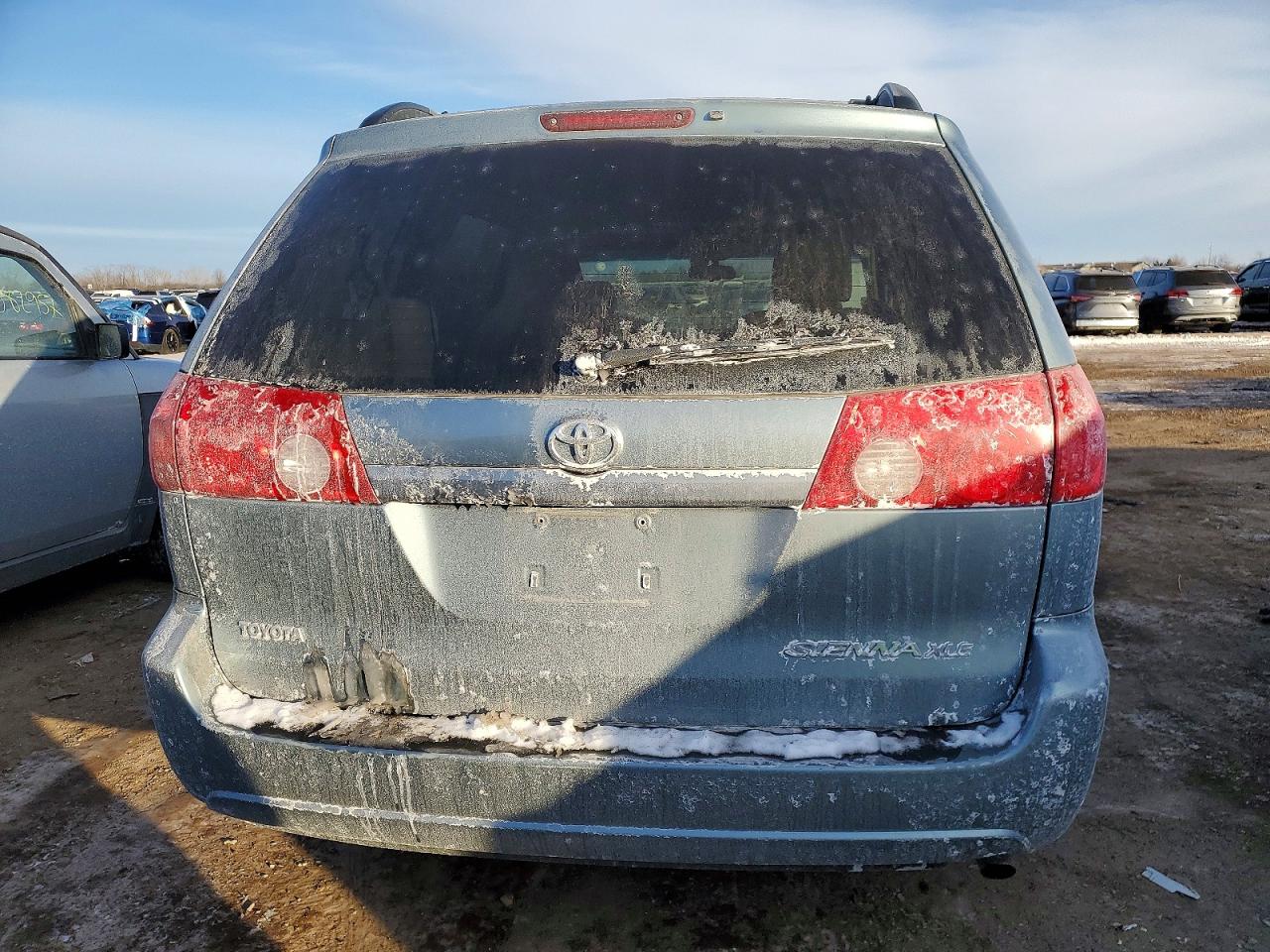 2008 TOYOTA SIENNA XLE photo 6