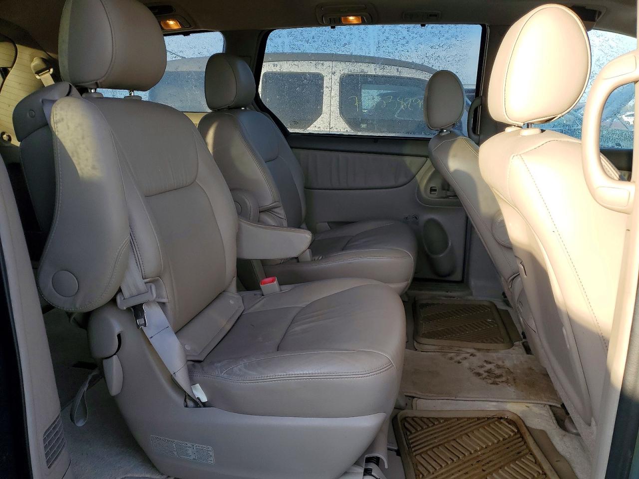 2008 TOYOTA SIENNA XLE photo 11