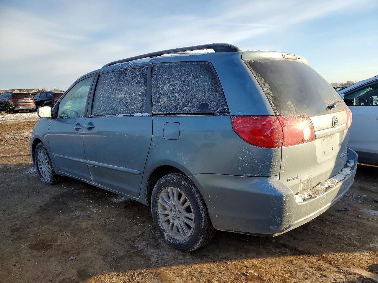 2008 TOYOTA SIENNA XLE photo 2