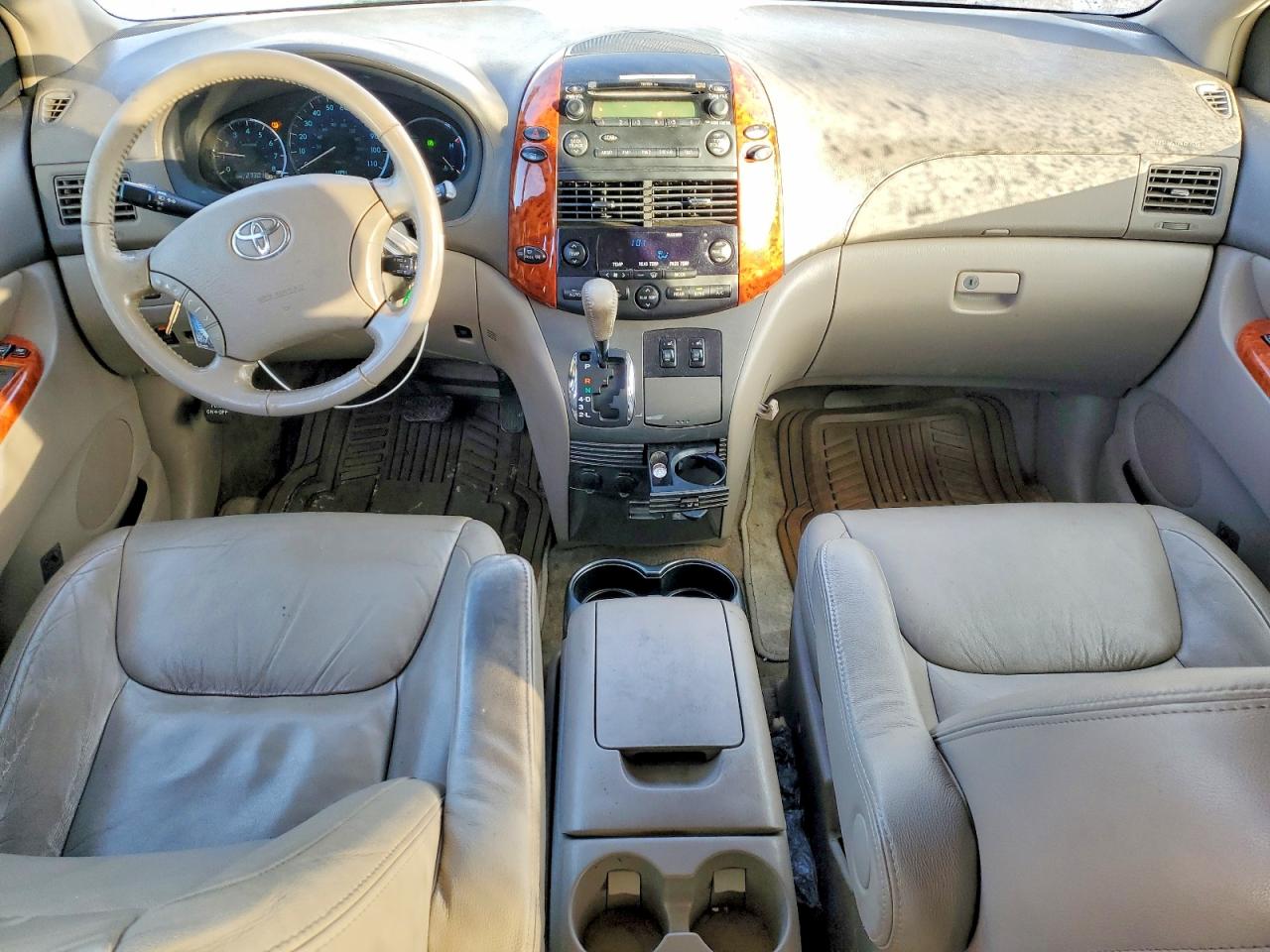 2008 TOYOTA SIENNA XLE photo 8