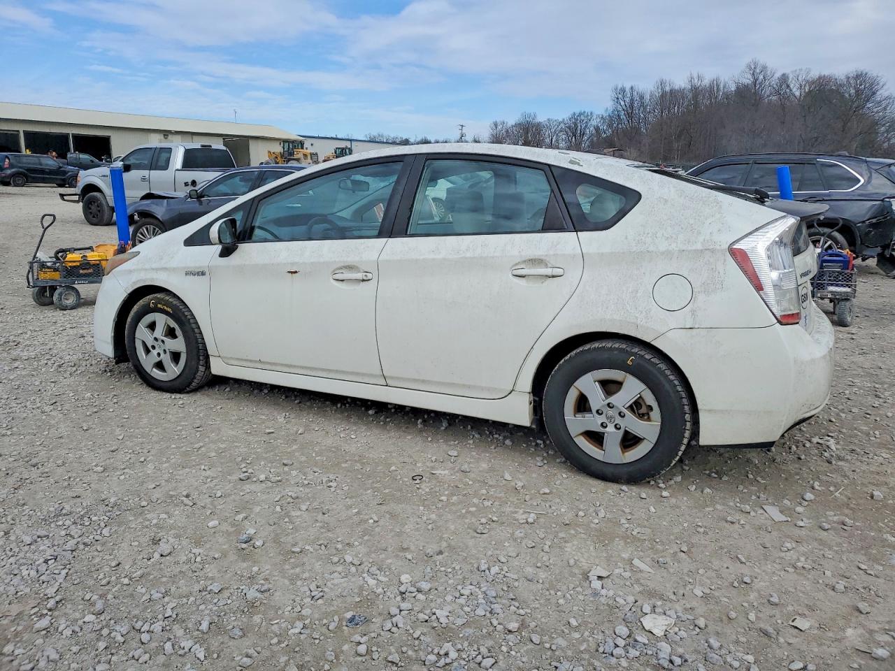 2010 TOYOTA PRIUS photo 2