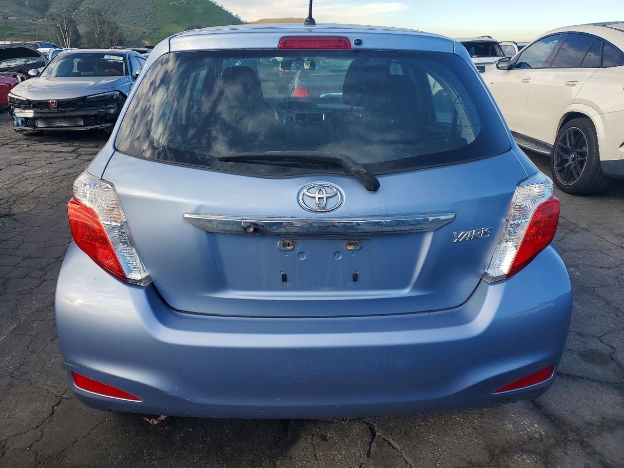 2014 TOYOTA YARIS photo 6