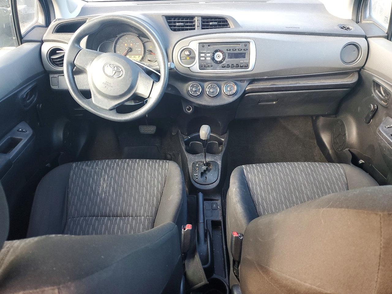 2014 TOYOTA YARIS photo 8