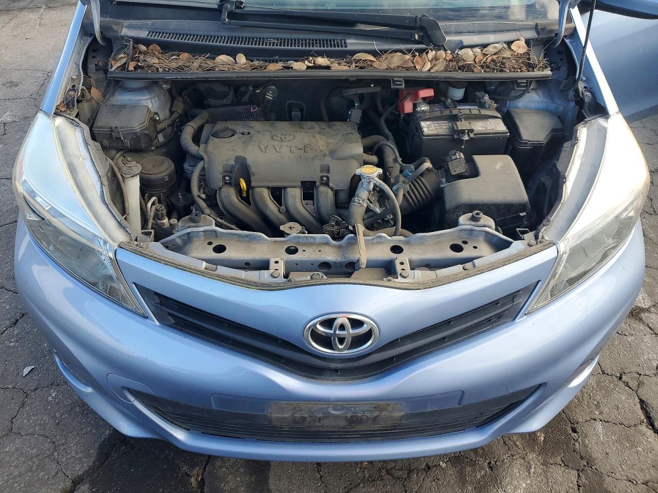 2014 TOYOTA YARIS photo 11