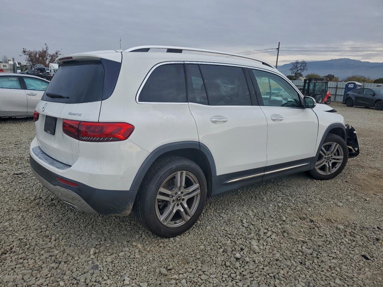 2020 MERCEDES-BENZ GLB 250 4MATIC photo 3