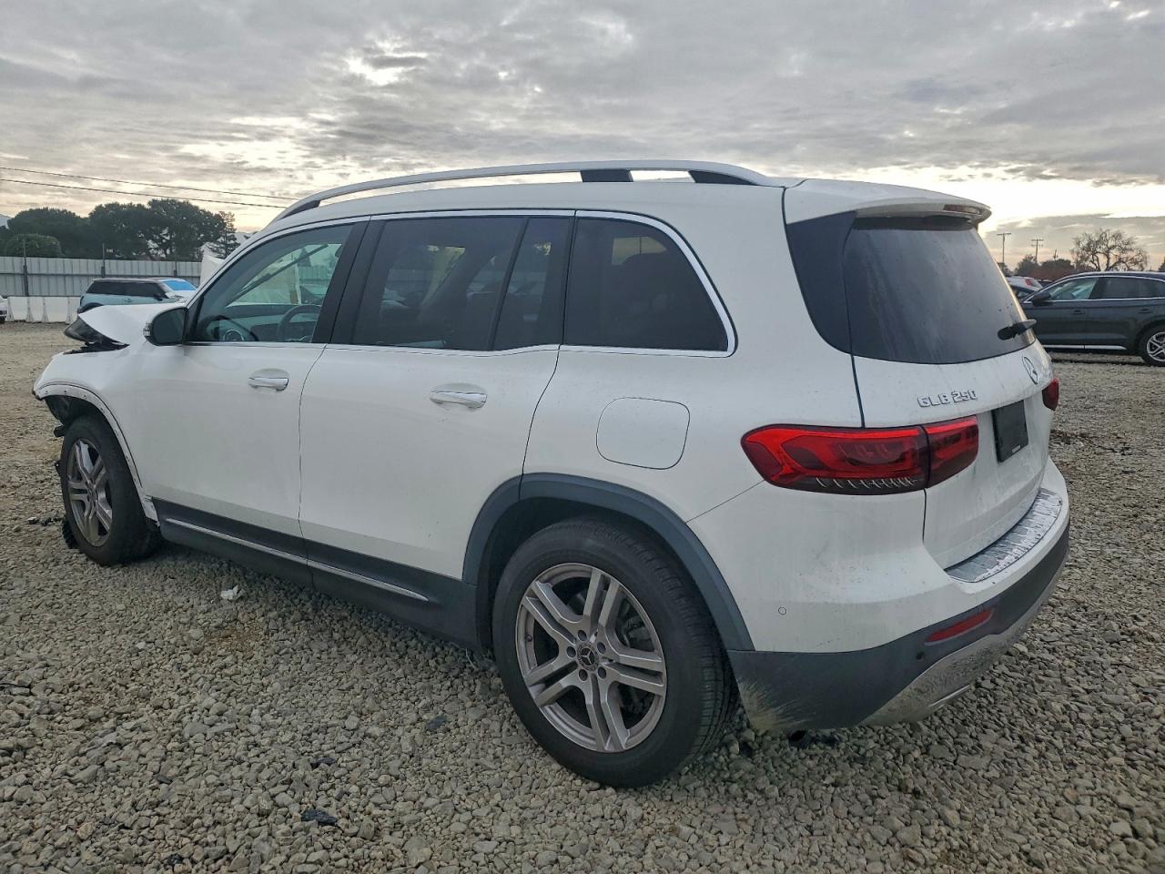 2020 MERCEDES-BENZ GLB 250 4MATIC photo 2