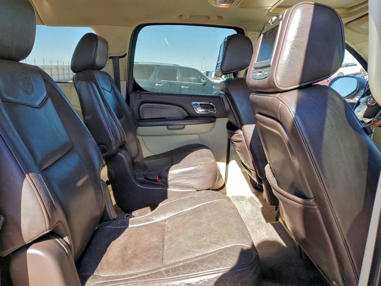 2011 CADILLAC ESCALADE ESV PLATINUM photo 11