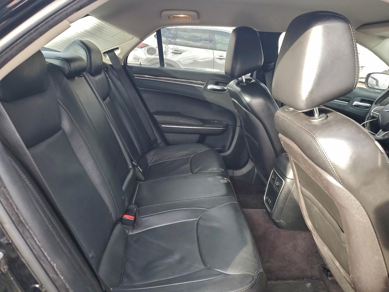 2016 CHRYSLER 300 LIMITED photo 10