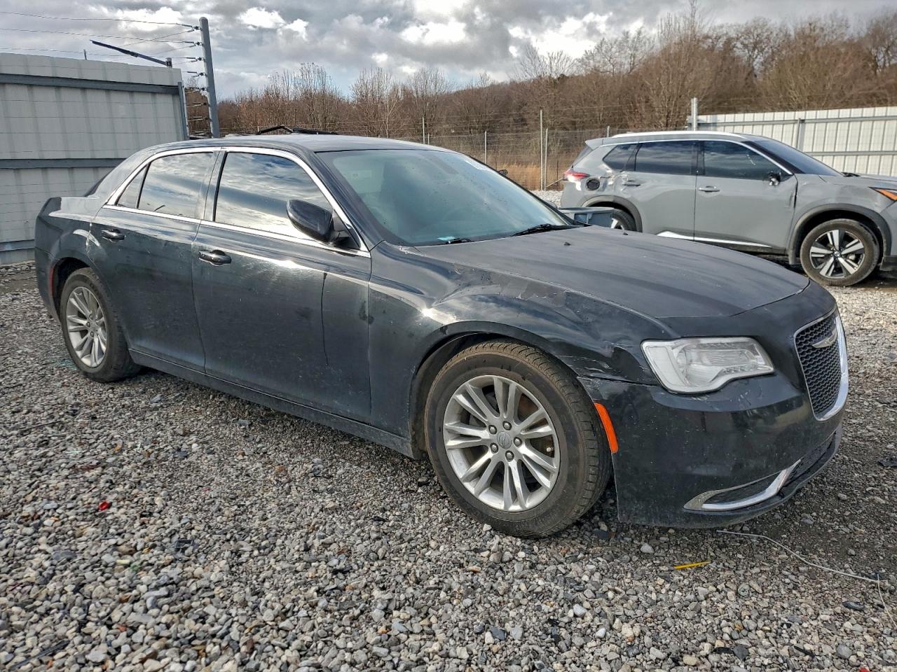 2016 CHRYSLER 300 LIMITED photo 4