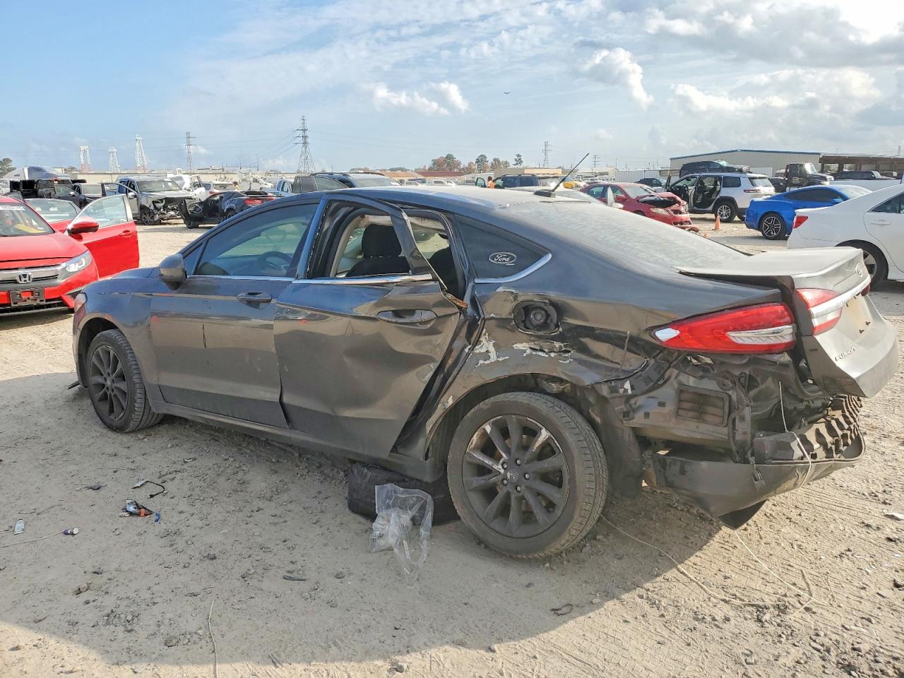 2017 FORD FUSION SE photo 2