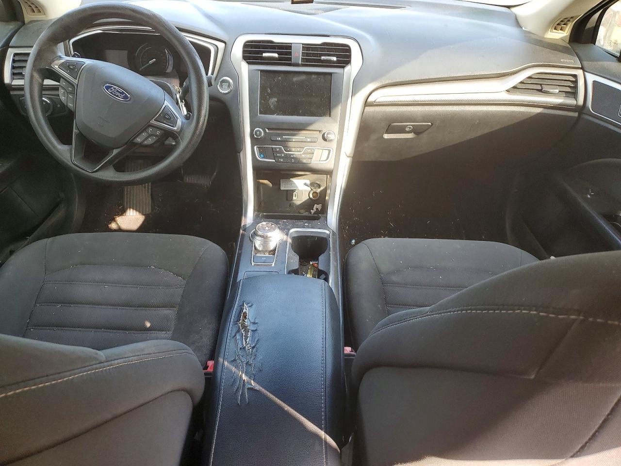 2017 FORD FUSION SE photo 8