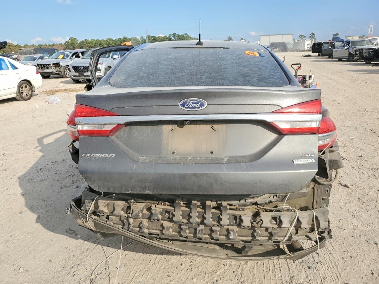 2017 FORD FUSION SE photo 6
