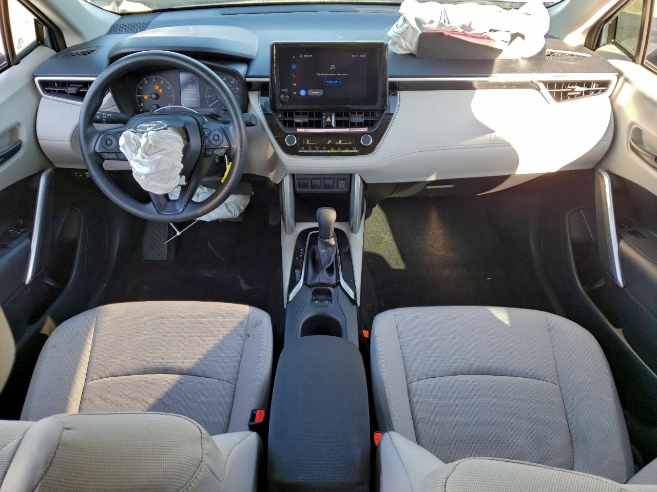 2024 TOYOTA COROLLA CROSS L photo 8