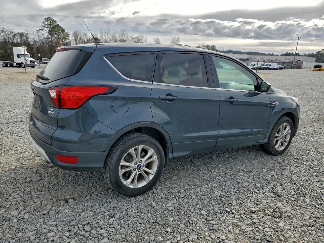 2019 FORD ESCAPE SE photo 3
