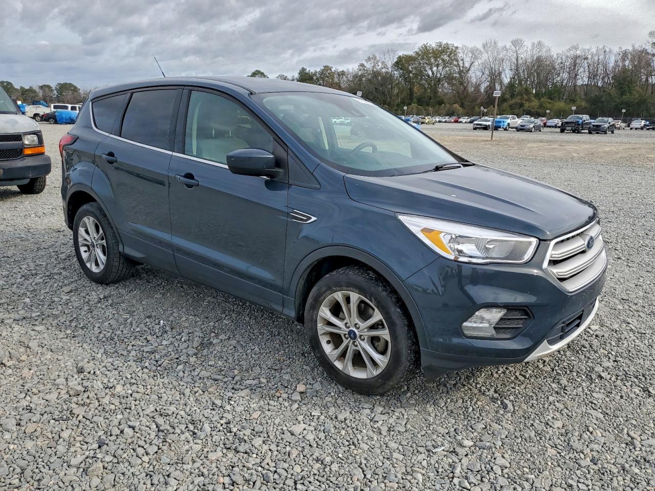 2019 FORD ESCAPE SE photo 4