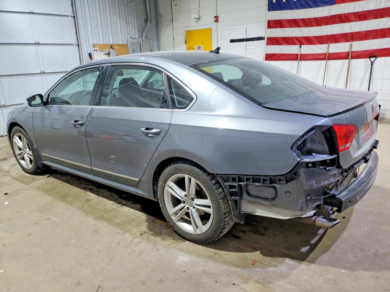 2014 VOLKSWAGEN PASSAT SEL photo 2