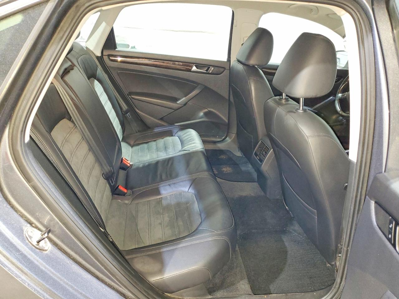 2014 VOLKSWAGEN PASSAT SEL photo 10