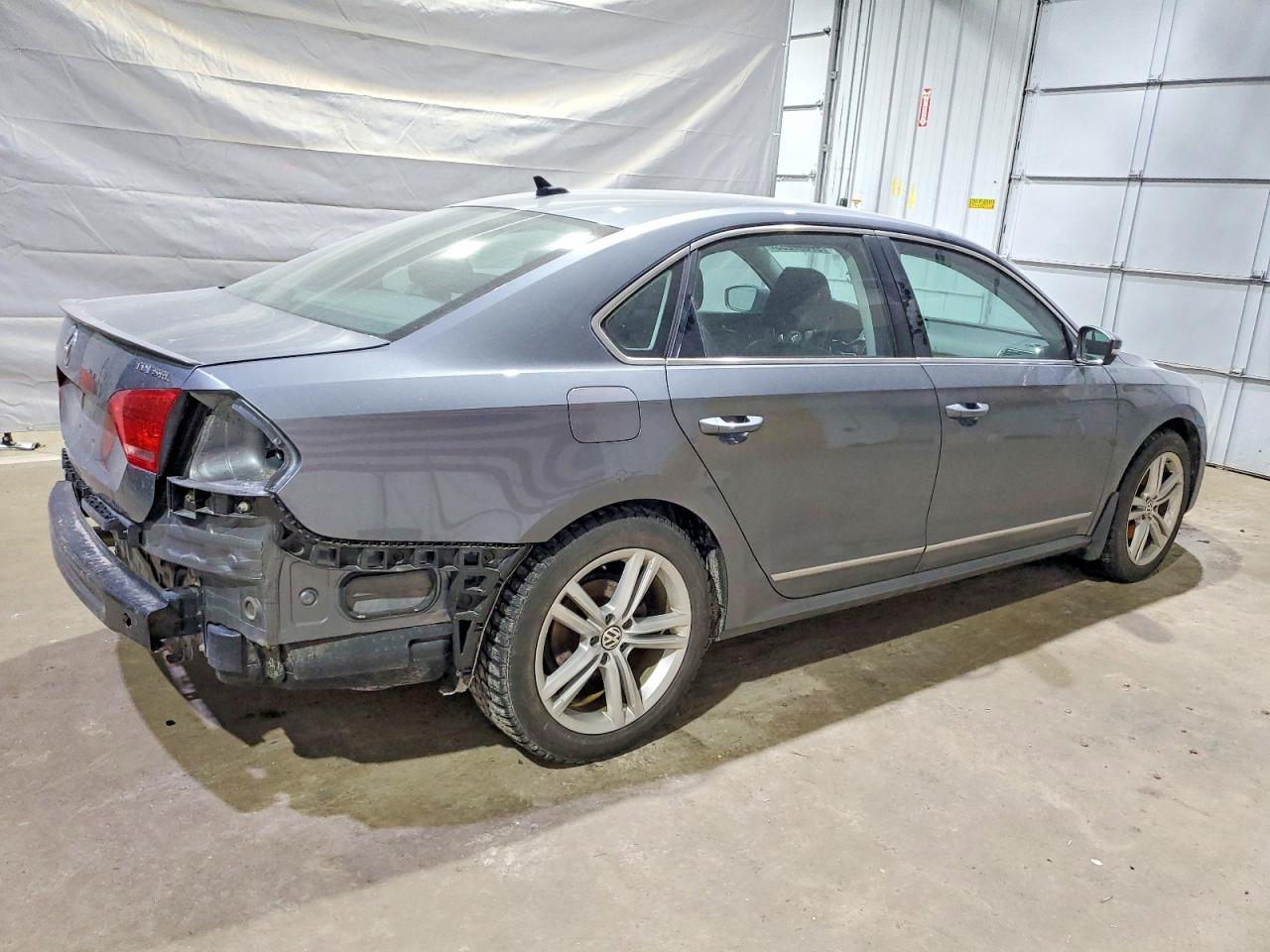 2014 VOLKSWAGEN PASSAT SEL photo 3