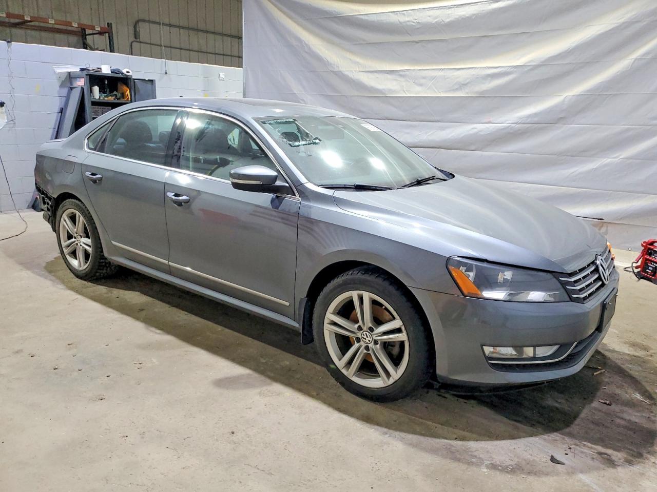 2014 VOLKSWAGEN PASSAT SEL photo 4