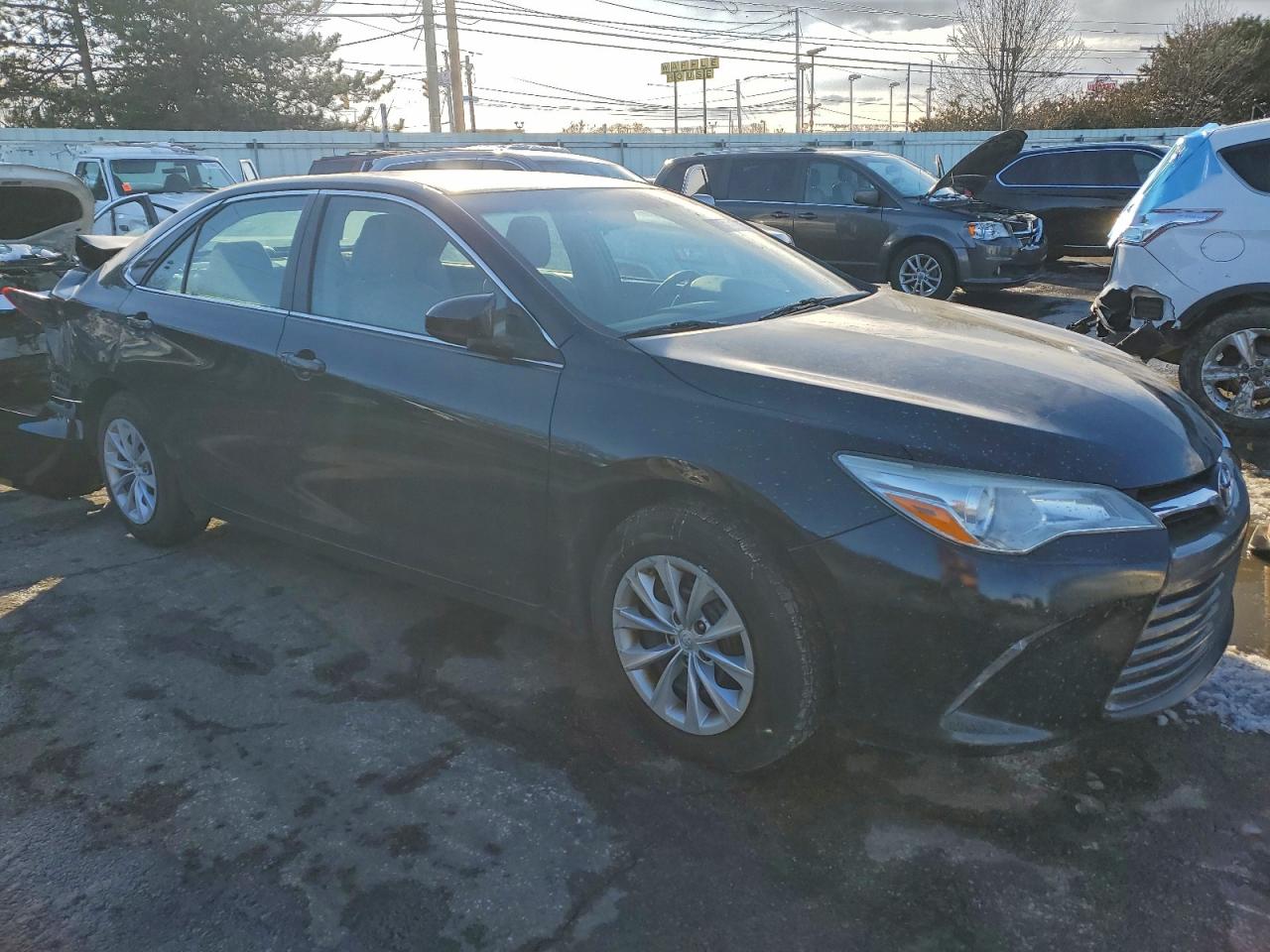 2016 TOYOTA CAMRY LE photo 4