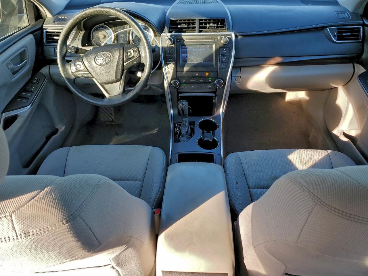 2016 TOYOTA CAMRY LE photo 8