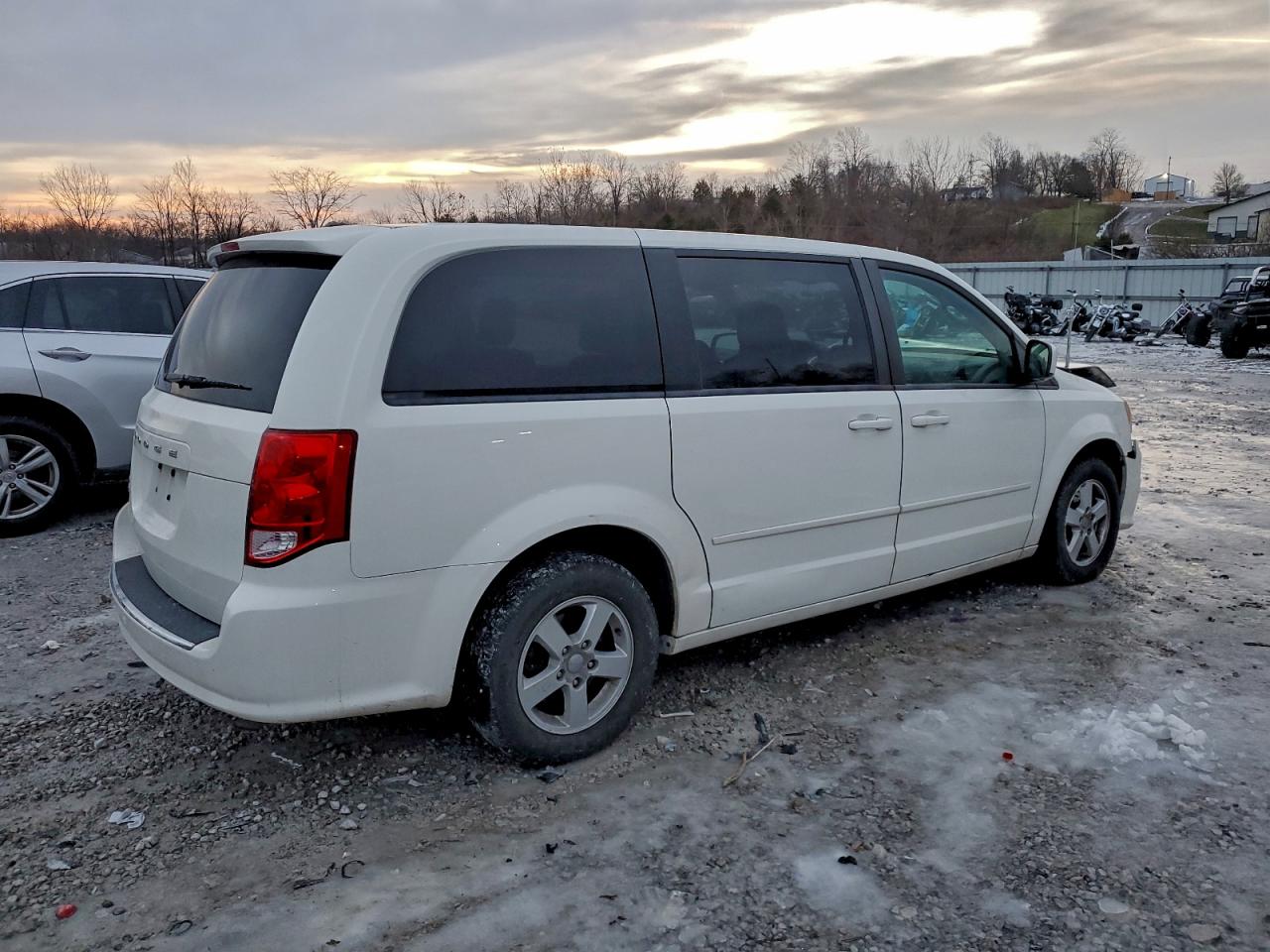 2011 DODGE GRAND CARAVAN MAINSTREET photo 3