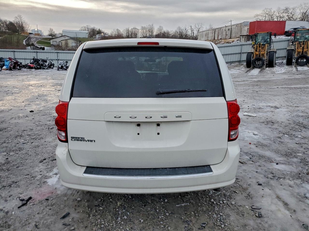 2011 DODGE GRAND CARAVAN MAINSTREET photo 6