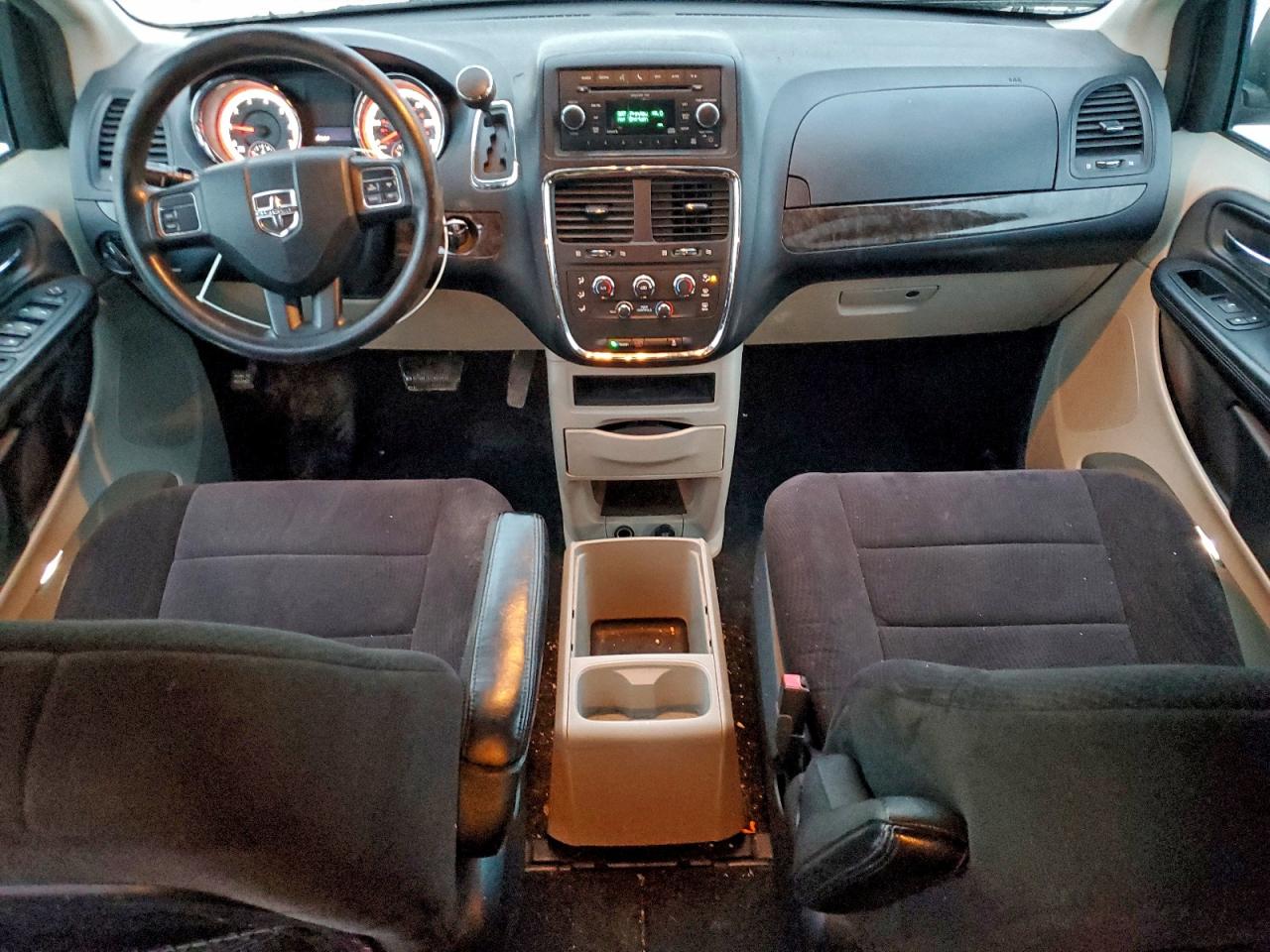 2011 DODGE GRAND CARAVAN MAINSTREET photo 8