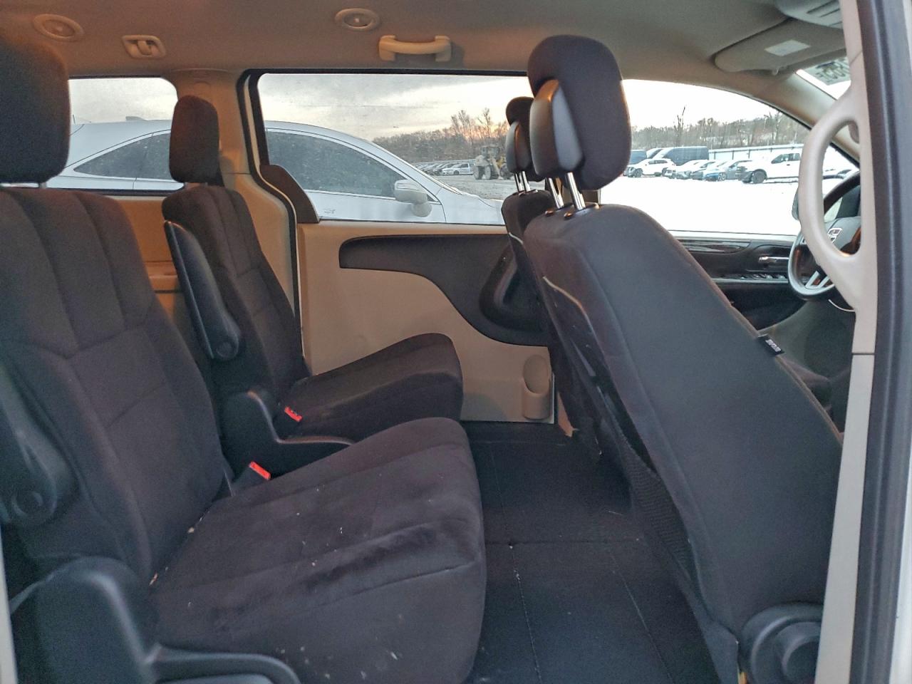 2011 DODGE GRAND CARAVAN MAINSTREET photo 11