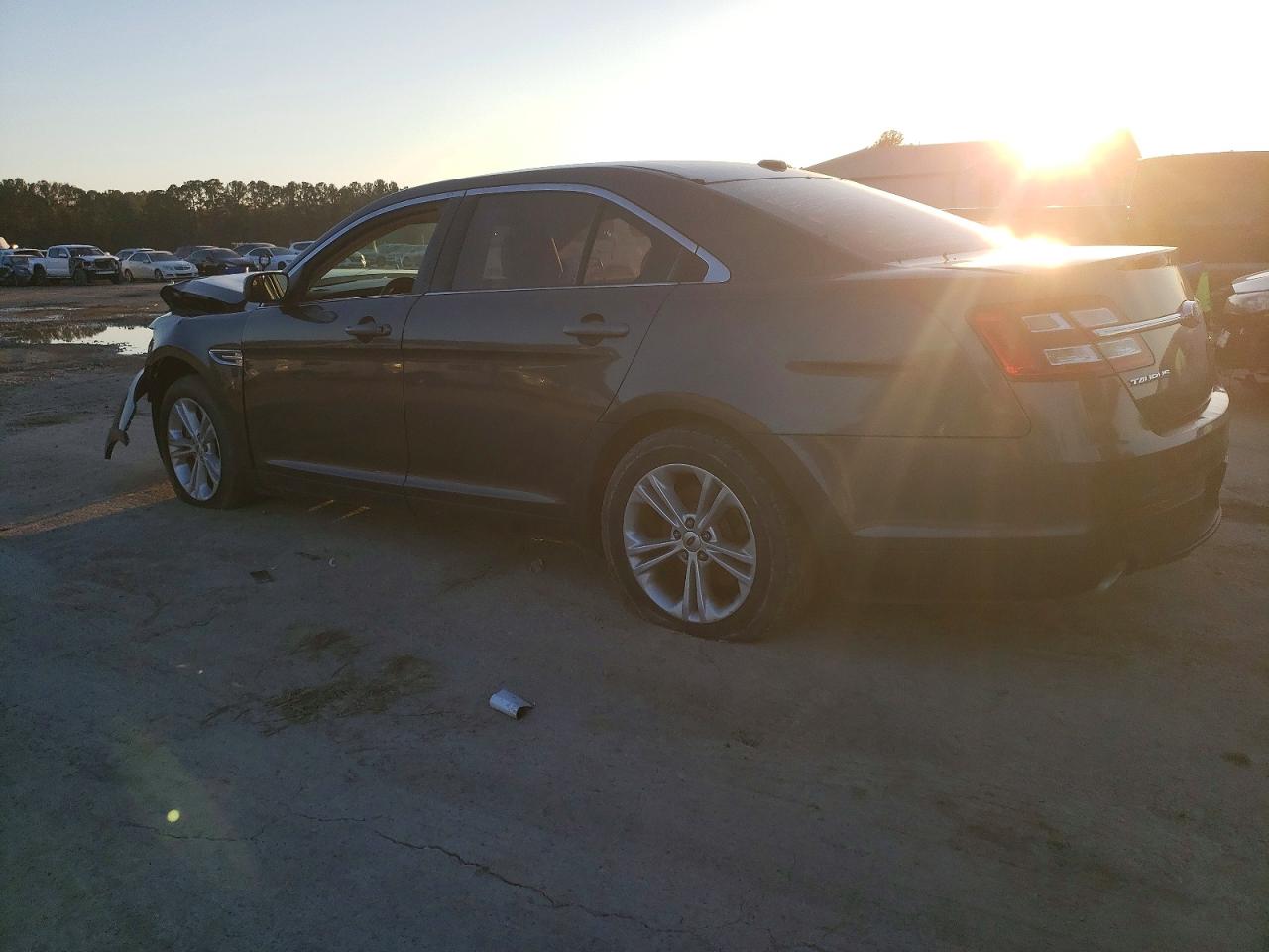 2018 FORD TAURUS SE photo 3