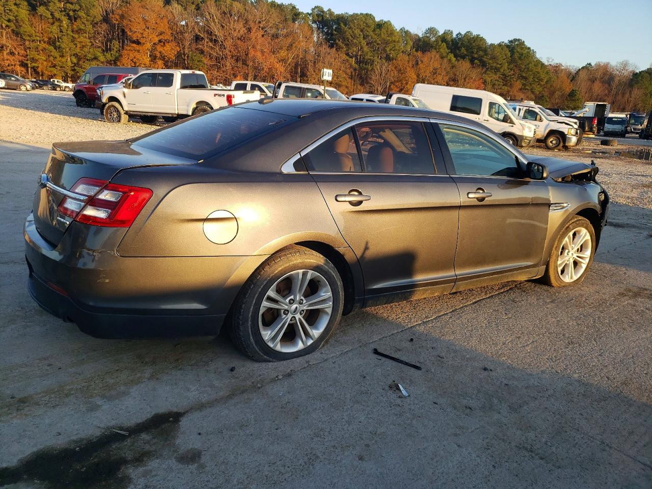 2018 FORD TAURUS SE photo 5