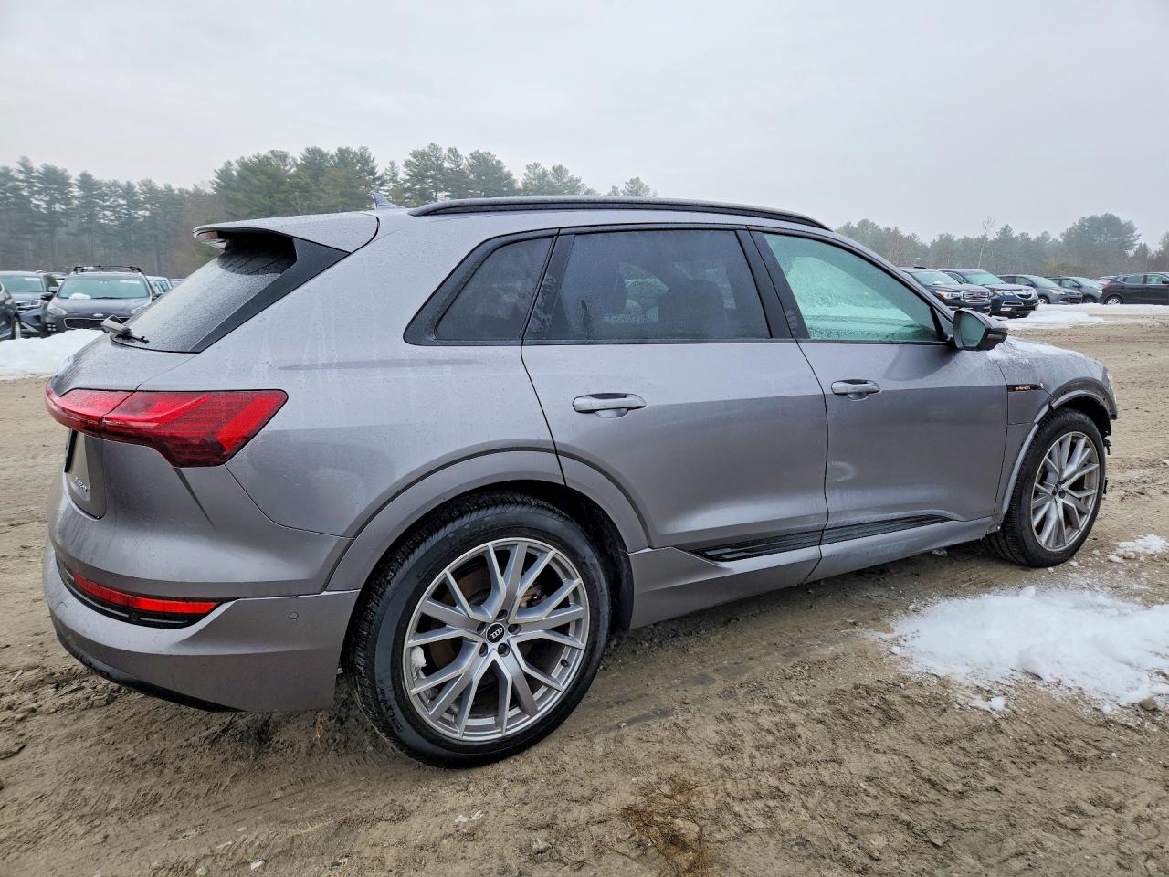 2021 AUDI E-TRON PRESTIGE photo 3