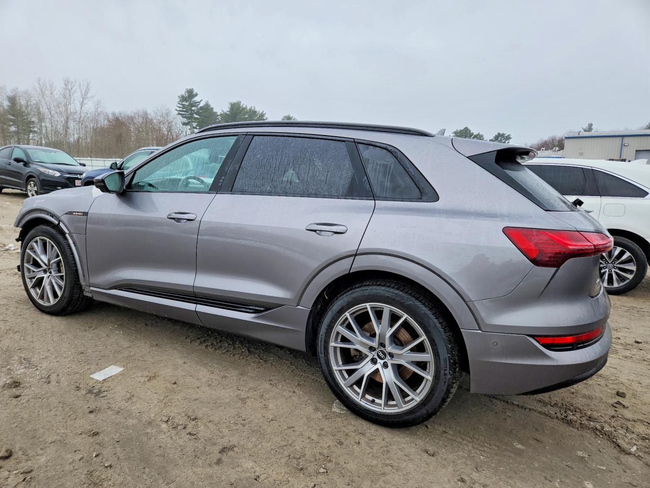 2021 AUDI E-TRON PRESTIGE photo 2