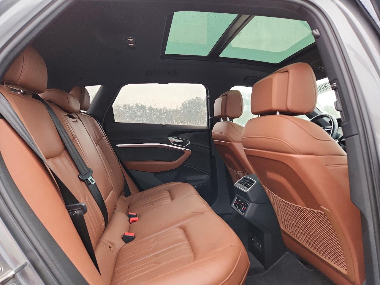 2021 AUDI E-TRON PRESTIGE photo 11