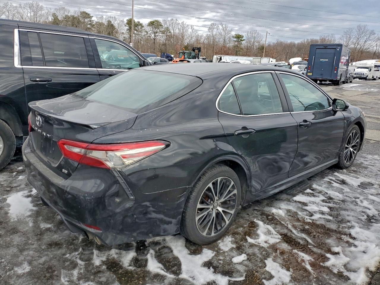 2018 TOYOTA CAMRY L photo 3