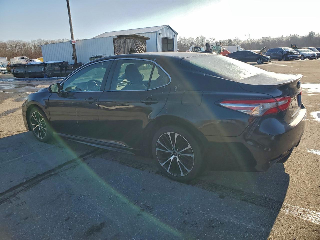 2018 TOYOTA CAMRY L photo 2