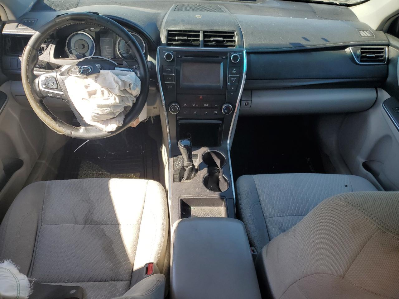 2016 TOYOTA CAMRY LE photo 8