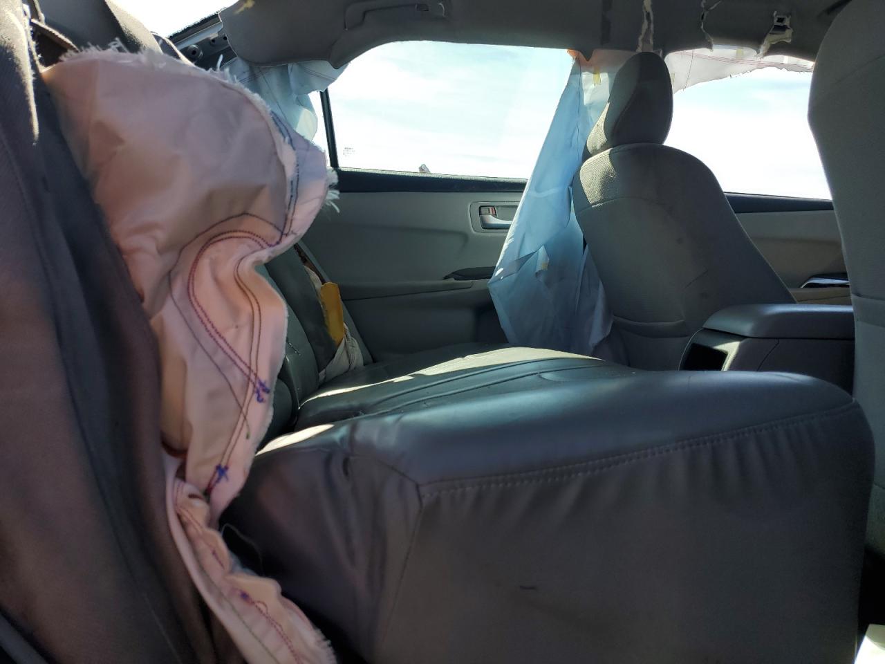 2016 TOYOTA CAMRY LE photo 10